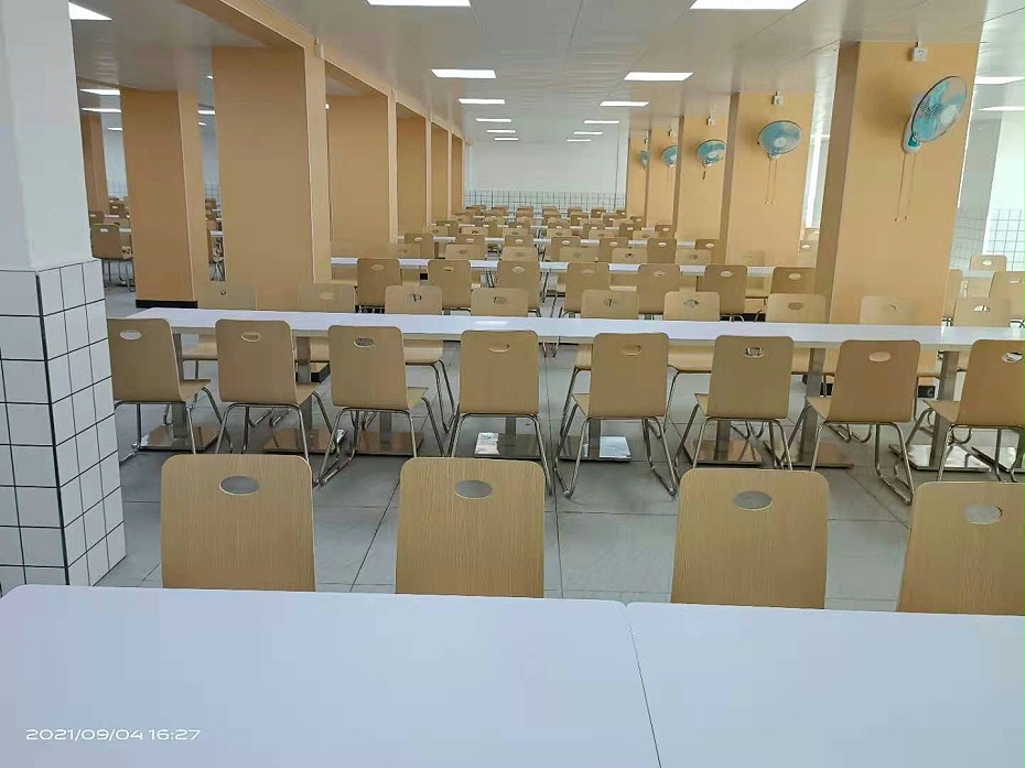 公司饭堂餐桌